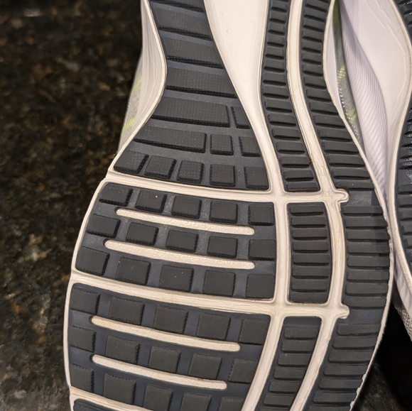 Men's Nike Running Sneaker - Picture 7 of 8